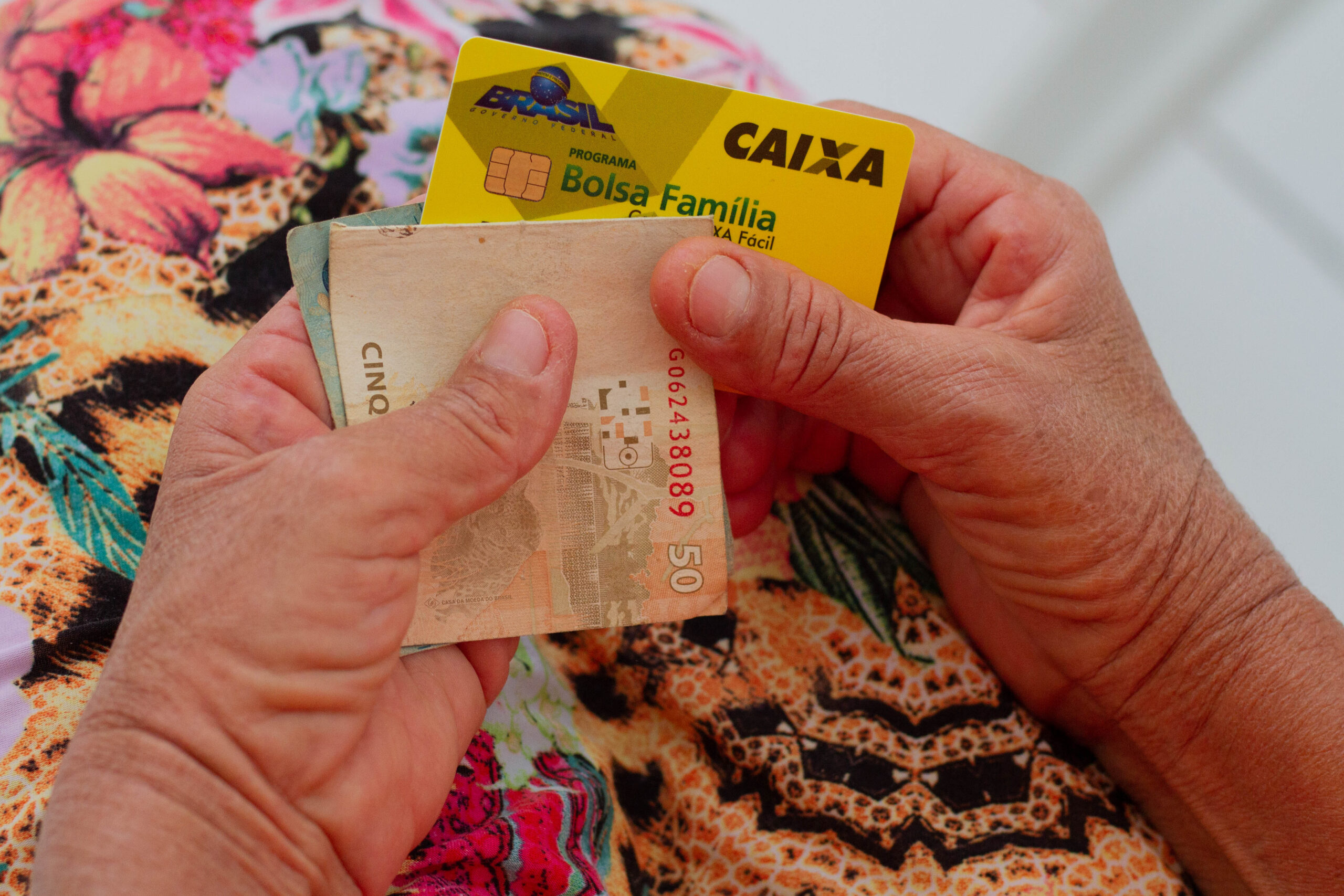 Os idosos que têm acesso ao Bolsa Família vão poder sacar um benefício adicional em junho. Confira!