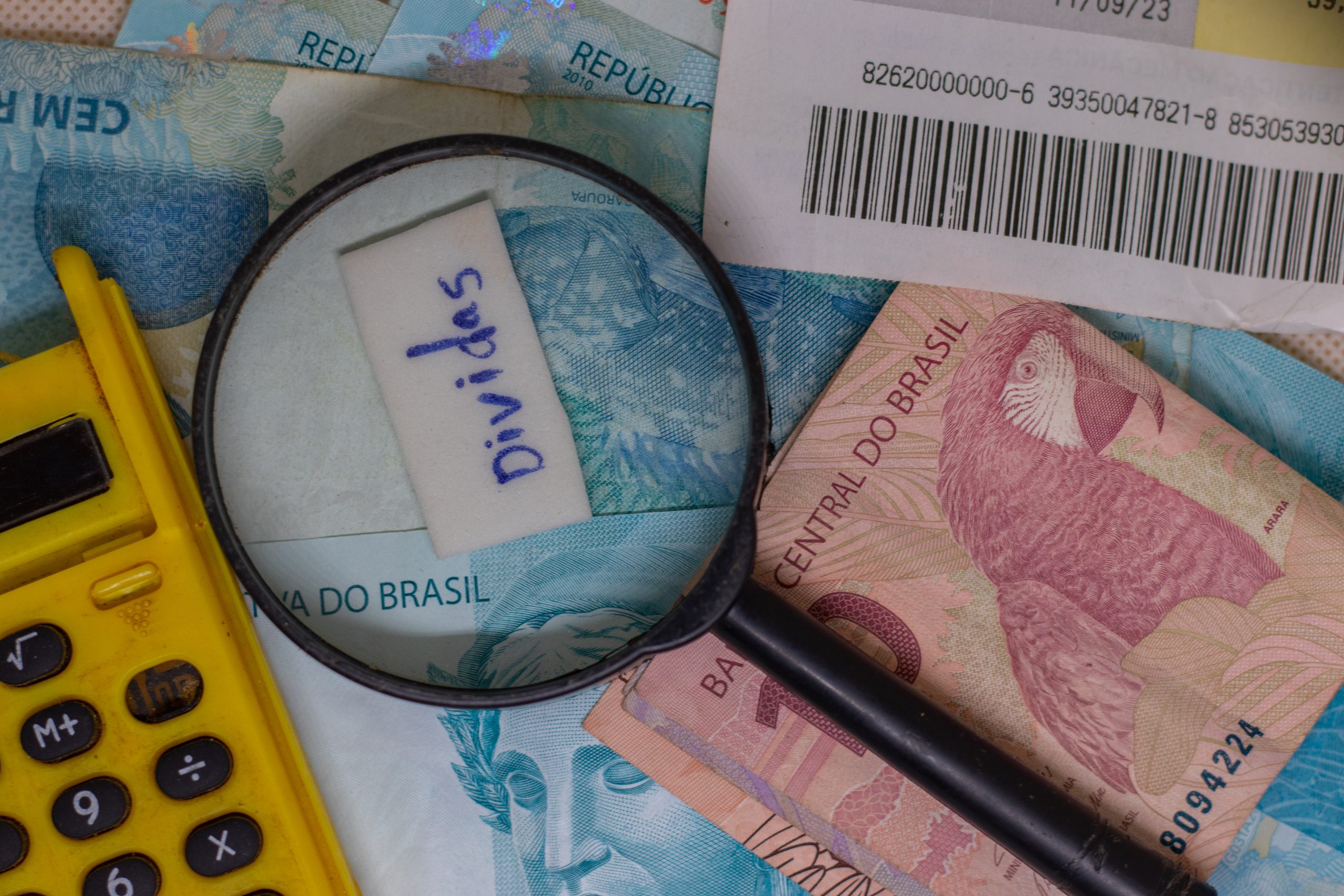 Brasileiros relatam cobranças INDEVIDAS no cartão de crédito; veja o que fazer nessa situação