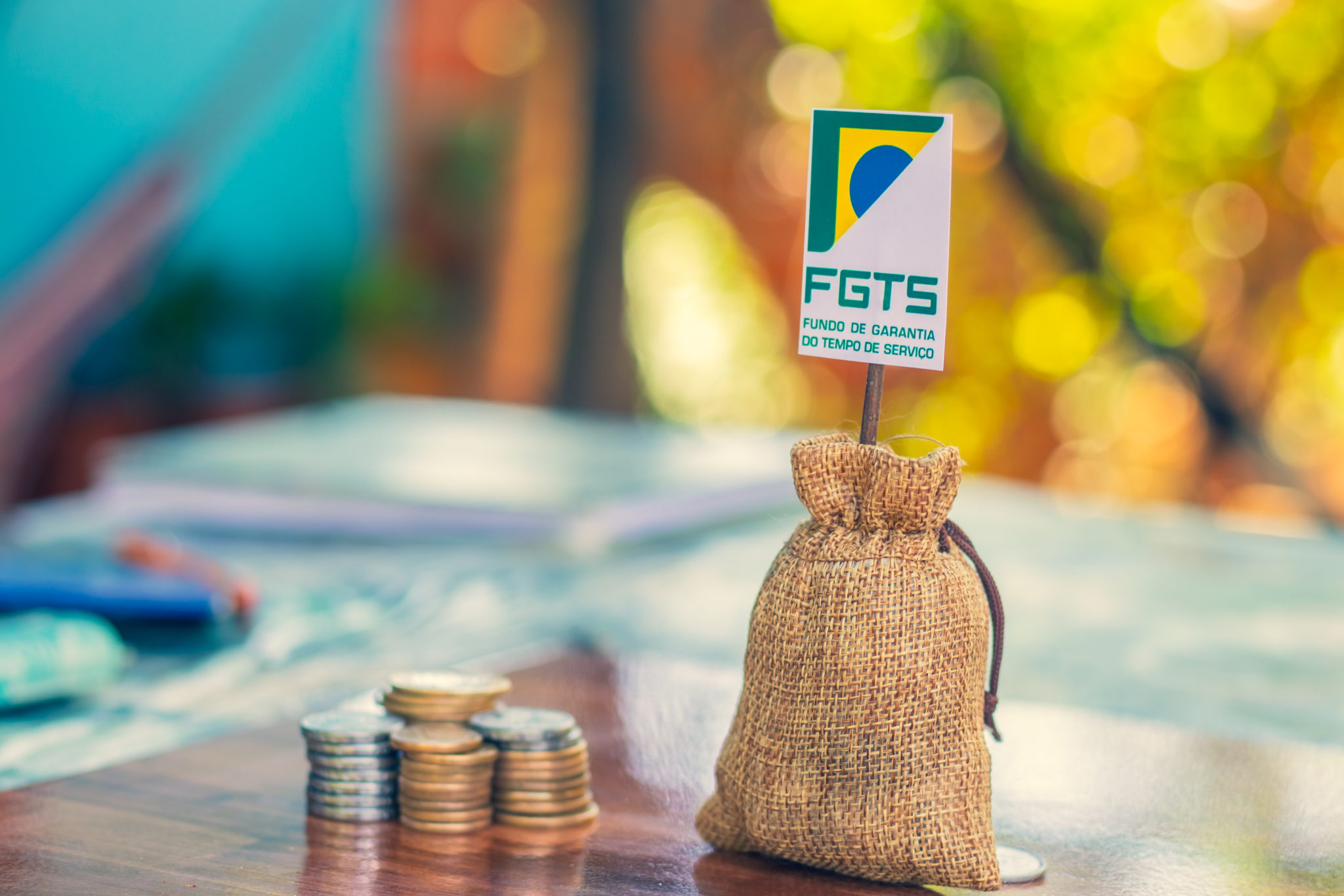 Fique atento aos golpes no FGTS que estão crescendo. Descubra como proteger seu dinheiro e evitar fraudes. Informações essenciais para aposentados. Confira! Crédito: @jeanedeoliveirafotografia / beneficiodoidoso.com.br