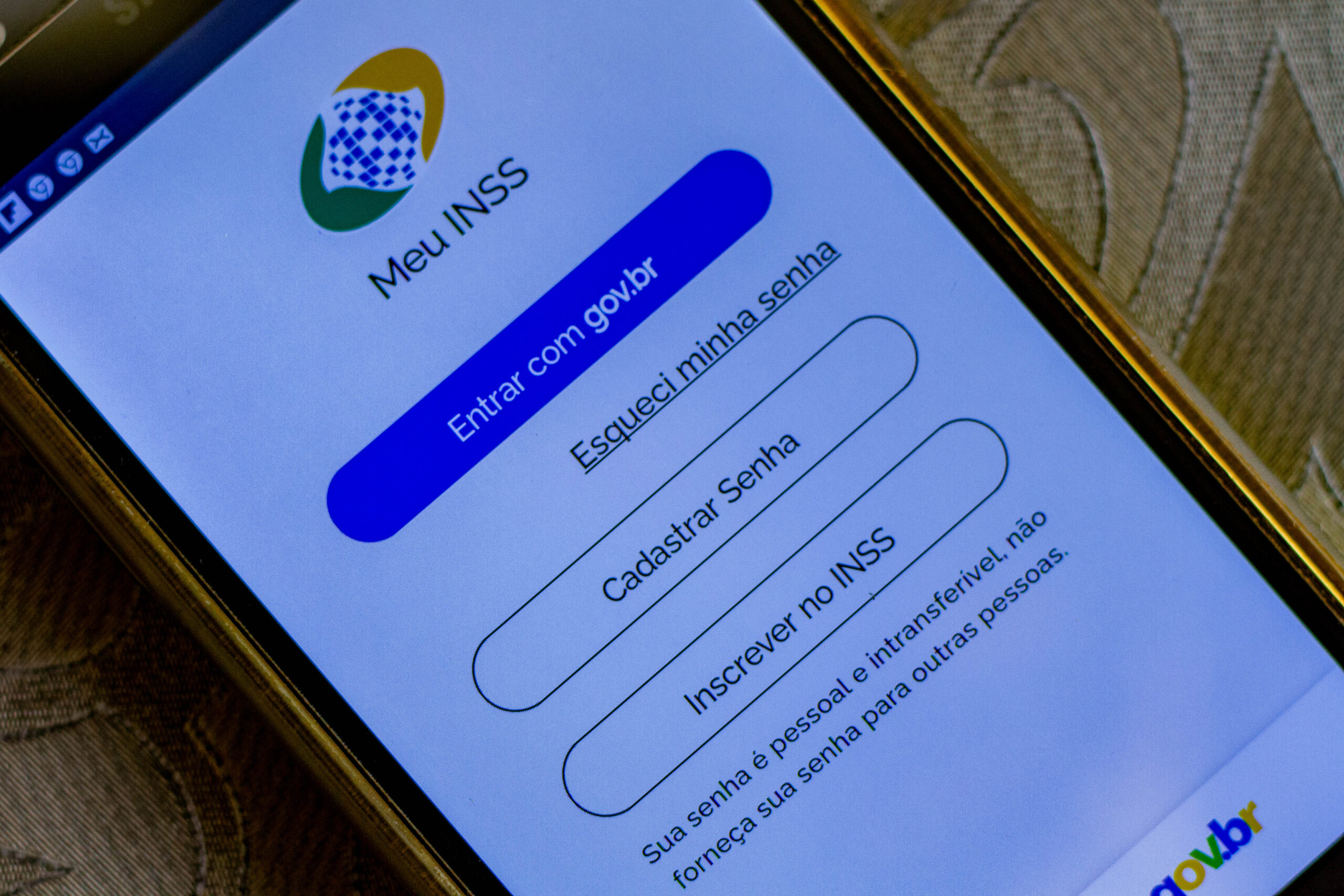 Se você está morando em outro lugar, é bom deixar o INSS saber para transferir seu benefício.