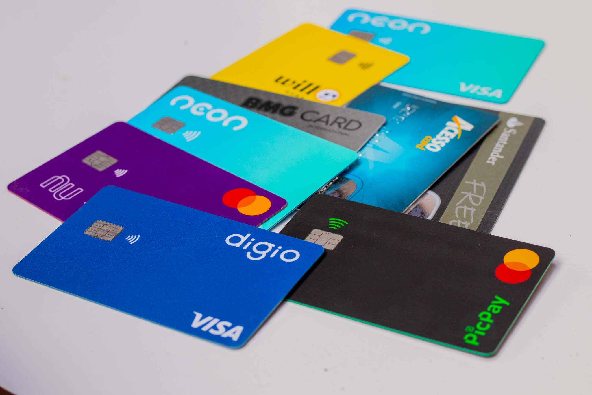 Banco Central divulga lista com os PIORES bancos para ter cartão de crédito; confira