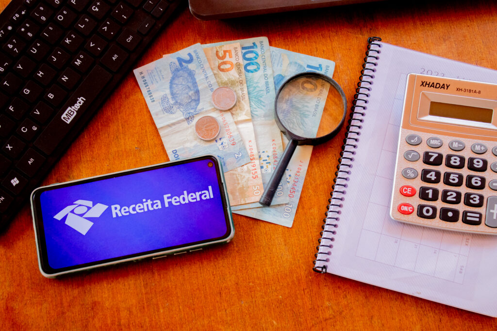 Bancos liberam ANTECIPAÇÃO da restituição do IMPOSTO DE RENDA para estes brasileiros; veja como sacar