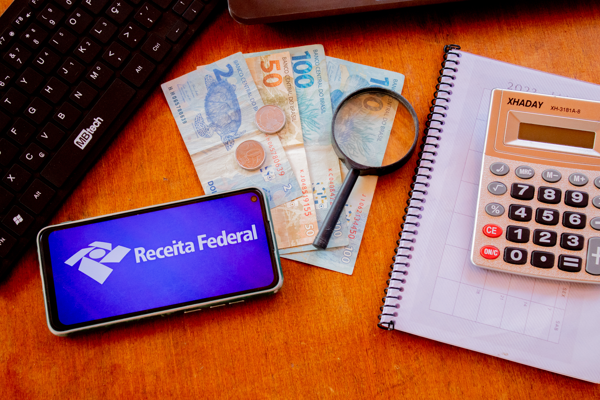 Bancos liberam ANTECIPAÇÃO da restituição do IMPOSTO DE RENDA para estes brasileiros; veja como sacar