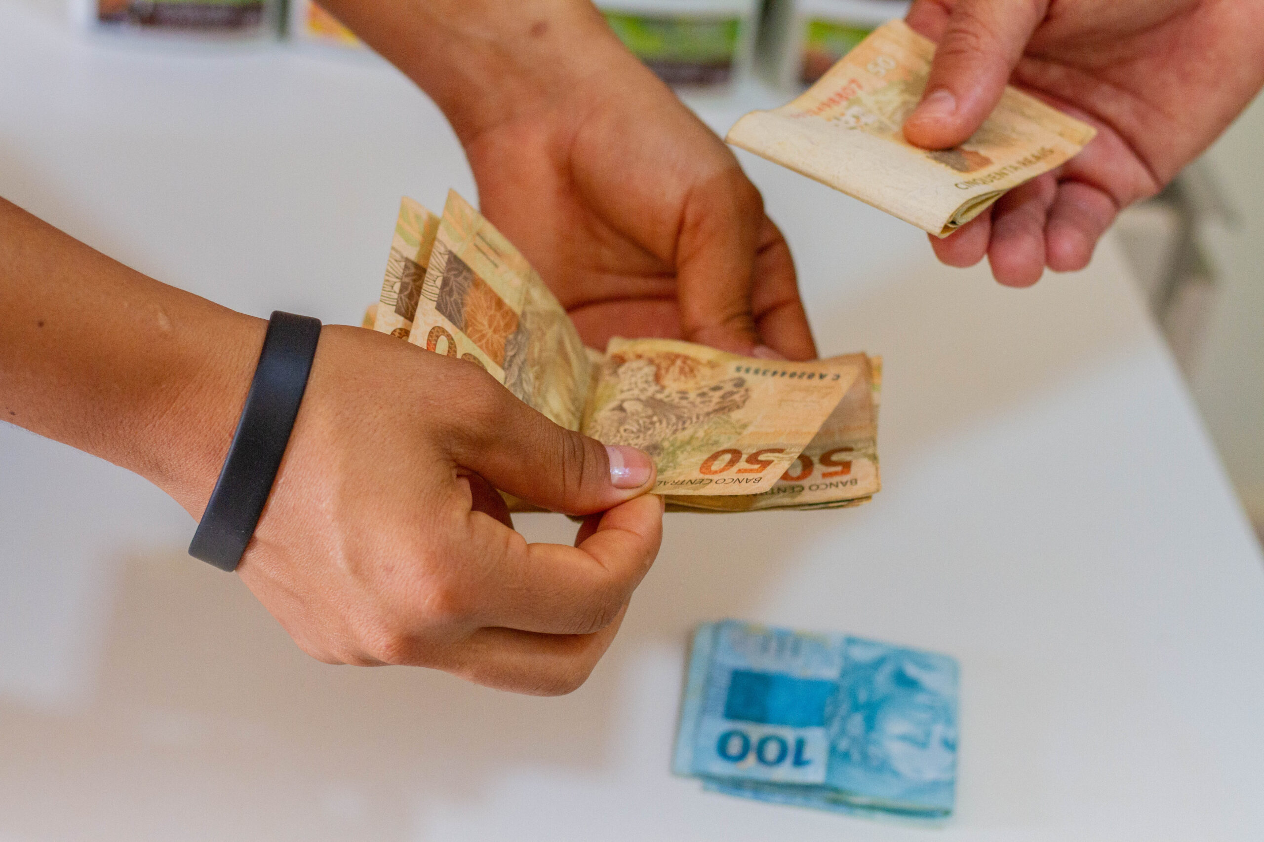 Os aposentados que tiverem a oportunidade podem usar o benefício para fazer financiamento.