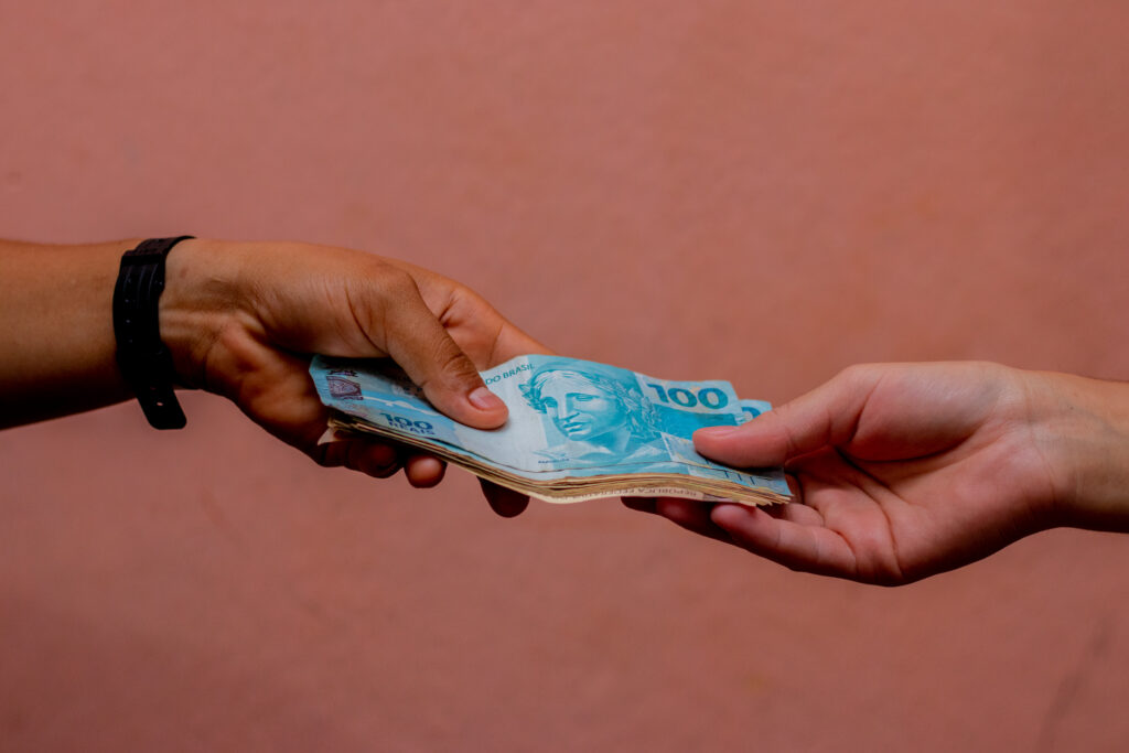 Bancos liberam BENEFÍCIOS para brasileiros que usam cartão de crédito; entenda o cashback