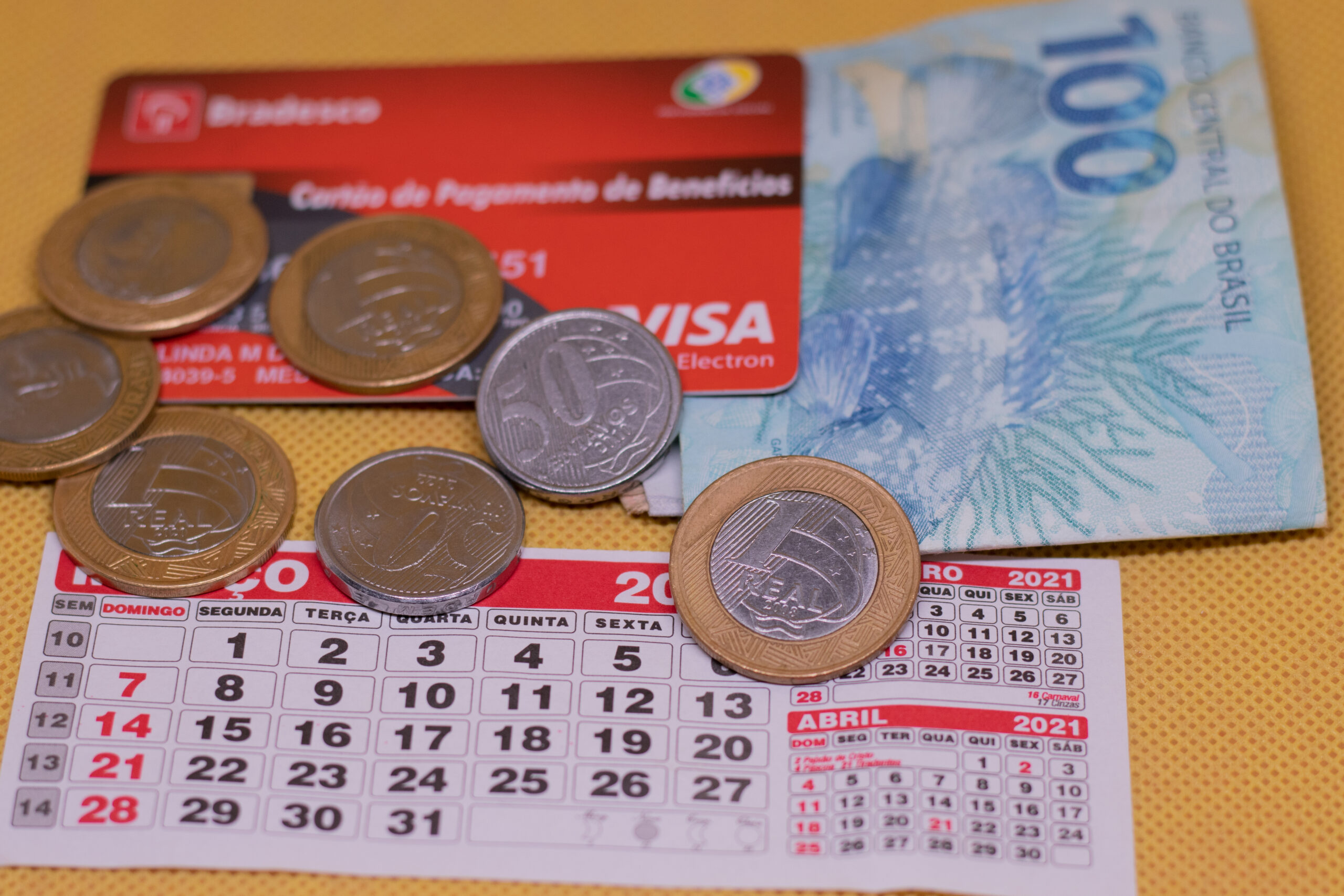 Algumas vezes, o beneficiário se depara com um pagamento não recebido pelo INSS. Quando acontece, é importante solicitá-lo.