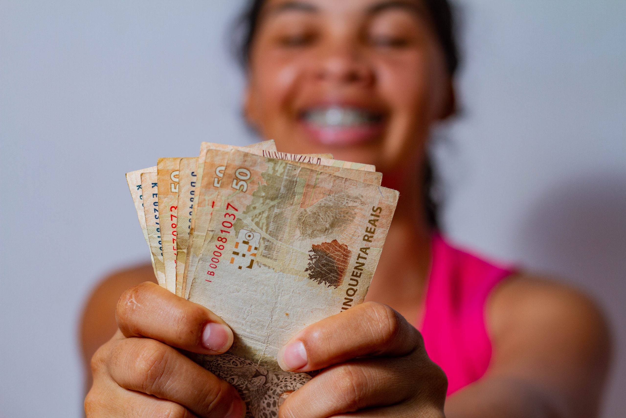 Governo libera mais de MIL reais para ESTUDANTES; veja se você foi contemplado