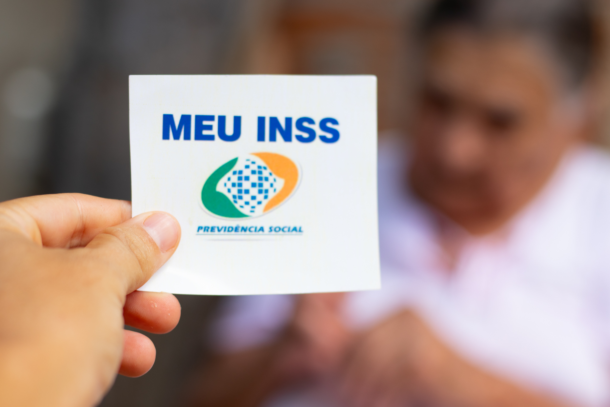 O INSS alterou as normas para prorrogação do auxílio-doença. Confira como essas mudanças simplificam o processo e proporcionam maior autonomia aos idosos que dependem do benefício. Crédito: @jeanedeoliveirafotografia / beneficiodoidoso.com.br