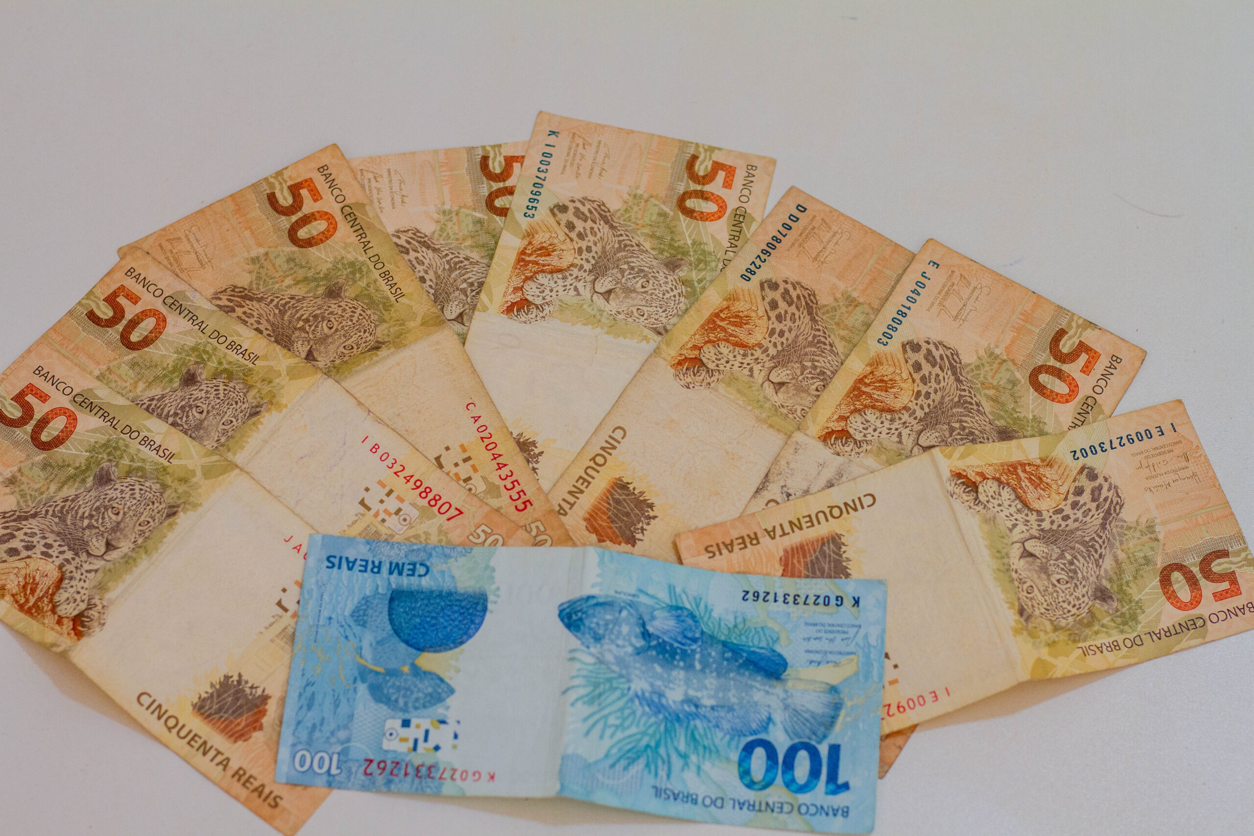 Os idosos que estão em cidades que foram atingidas por enchentes podem ter acesso a um novo kit. Confira.