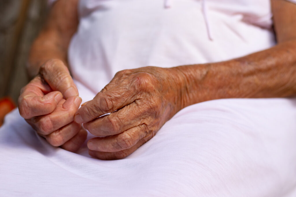 Cortes nos benefícios dos idosos. 