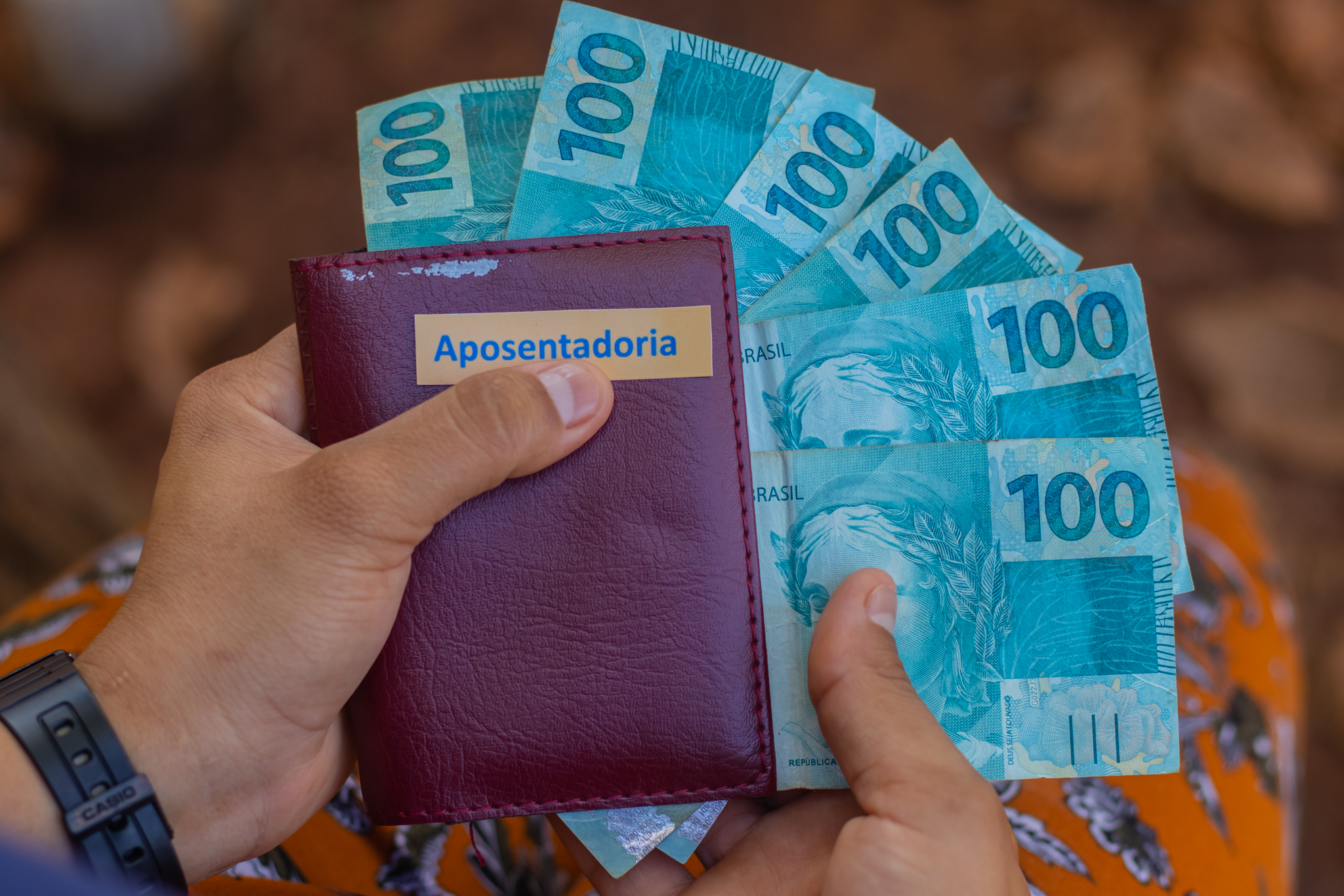 Sua aposentadoria foi para ANÁLISE administrativa? Veja como reduzir a ansiedade durante o processo. Saiba quais são os prazos, como verificar o status e quando buscar ajuda profissional. Crédito: @jeanedeoliveirafotografia / beneficiodoidoso.com.br