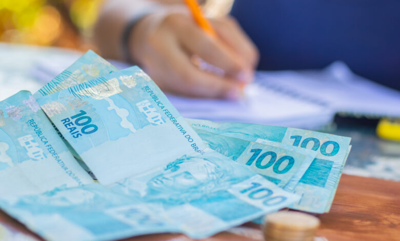 Negativados podem pedir emprestado de até R$ 4 MIL em setembro