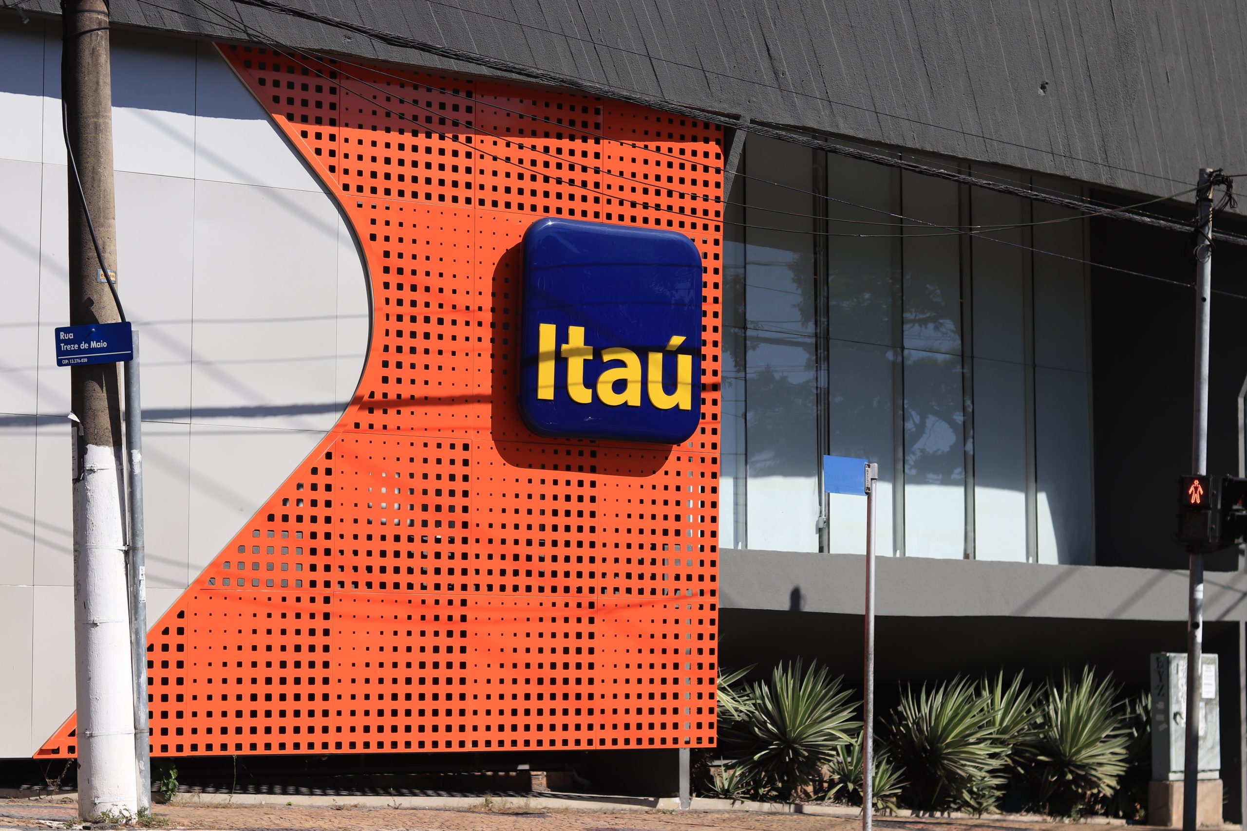 ITAÚ