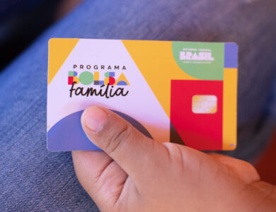 Bloqueio surpresa do Bolsa Família? Por que tem tanta gente falando nisso hoje? Entenda o que está por trás dessa situação ainda hoje.