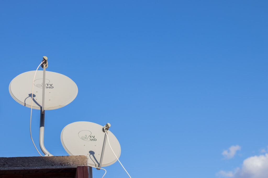 Veja como conseguir uma antena parabólica grátis por meio de ação do governo brasileiros. O processo pode ser mais fácil do que muitos pensam.