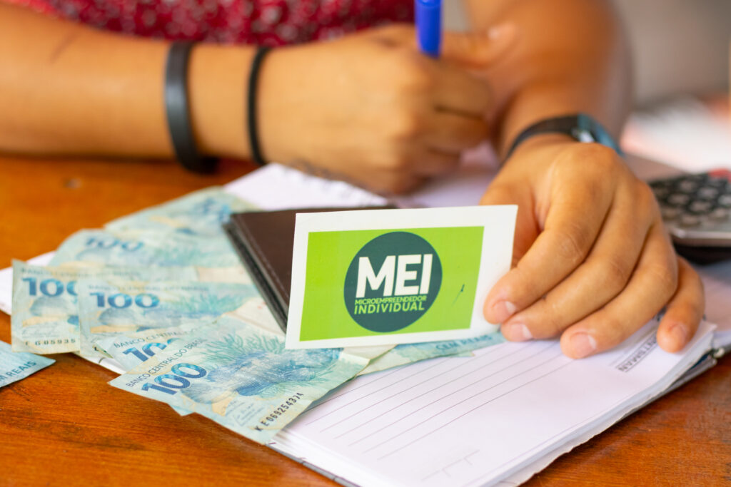 Você já parou para pensar quando o MEI precisa virar ME? Entenda todo o processo.