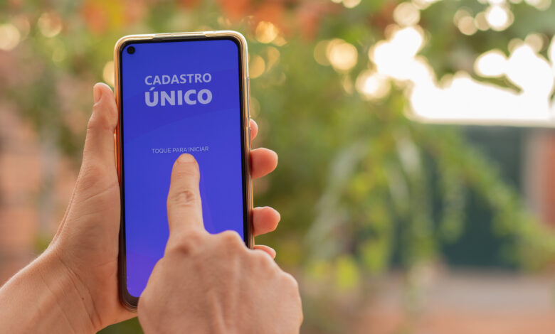 Pode parecer papo antigo, mas ainda tem gente que não saio do status do Auxílio Brasil para ser contemplado com o novo Bolsa Família; entenda o que está em jogo aqui.