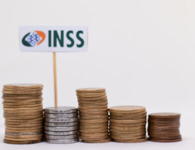 Se você foi lesado durante as fraudes do INSS, veja como pedir de volta os descontos indevidos.