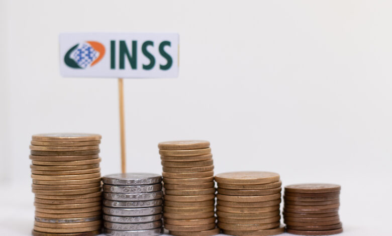 Se você foi lesado durante as fraudes do INSS, veja como pedir de volta os descontos indevidos.