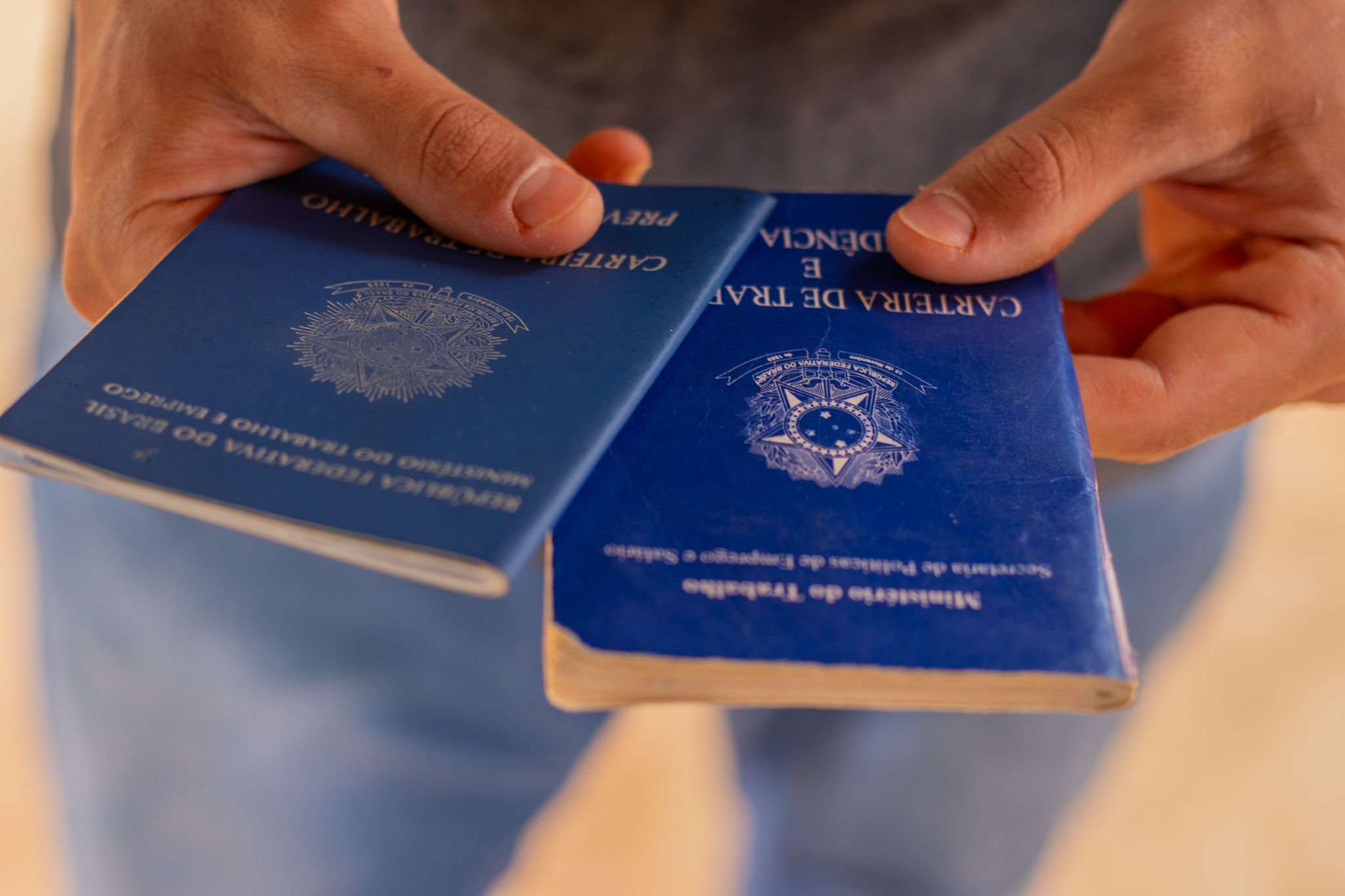 Descubra se para além da obrigação, quem trabalha no feriado pode ganhar alguma coisa a mais por sair da folga merecida.