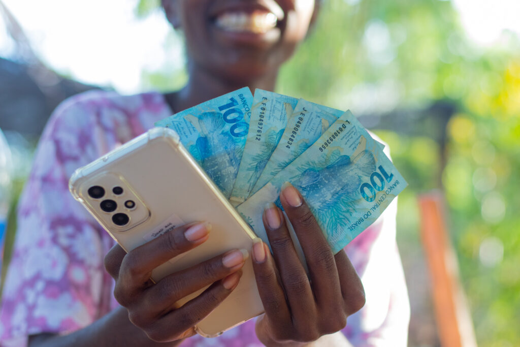 Você está querendo ganhar dinheiro pelo celular? Saiba como funciona a mineração em nuvem.