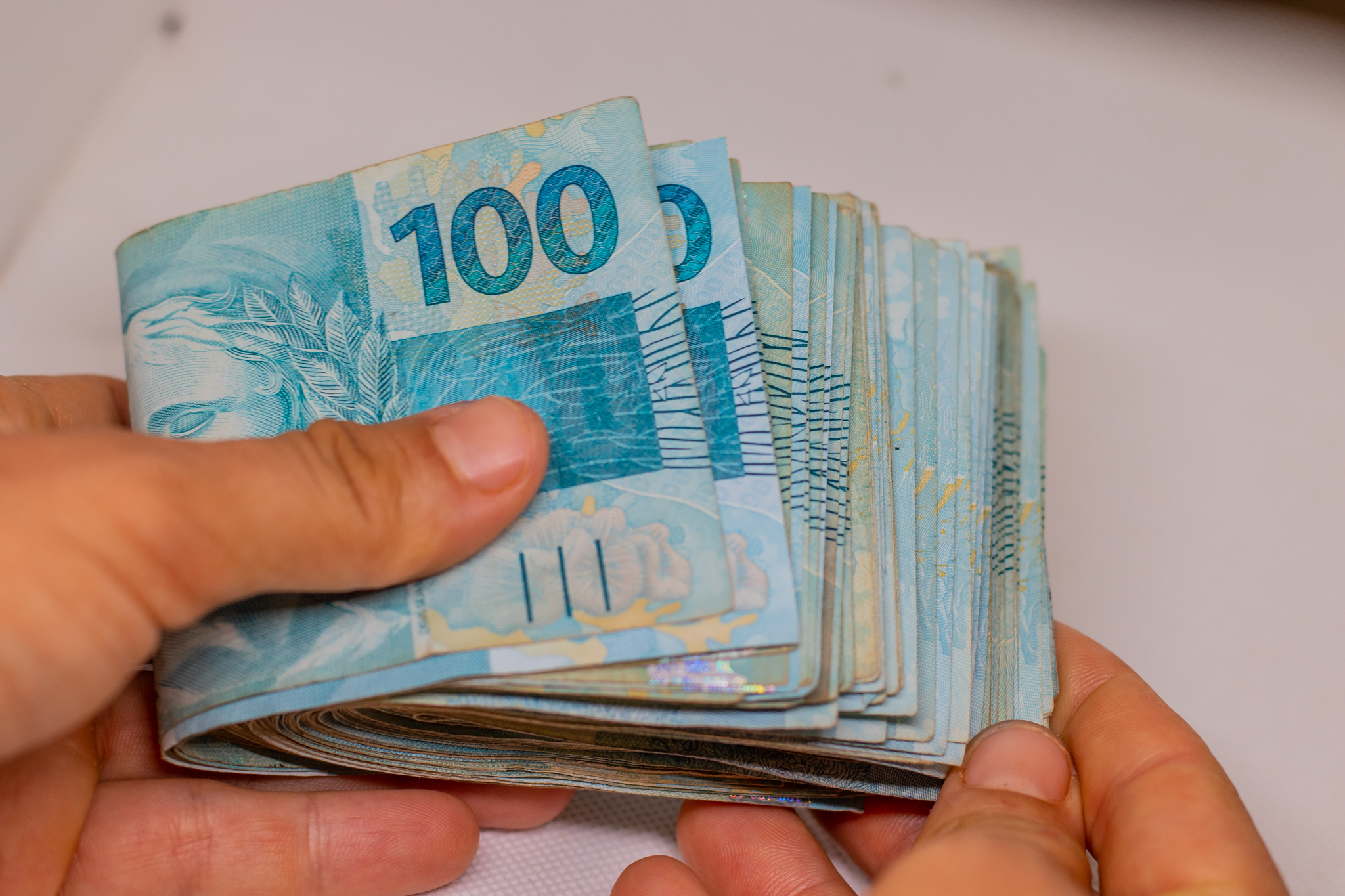 O governo brasileiro garante renda maior para muitas pessoas em determinadas condições; veja o que diz a pesquisa do Pnad mais recente.