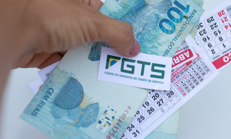 Lucro bilionário do FGTS distribuído em fatias para a população? Descubra o que está acontecendo e quais pessoas teriam direito a receber uma quantia desse dinheiro muito em breve ou não; entenda.