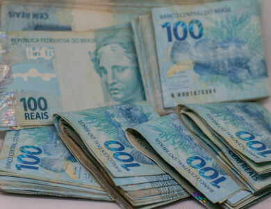 Tem aposentadoria especial para o brasileiro? Sim e existem regras atualizadas que podem garantir mais de R$ 8 mil no seu mês; entenda.