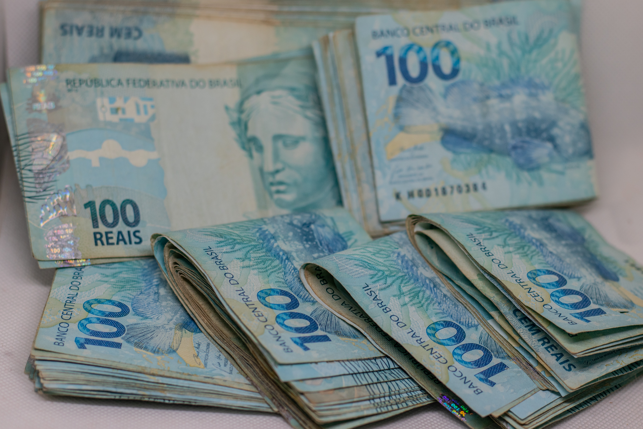 Tem aposentadoria especial para o brasileiro? Sim e existem regras atualizadas que podem garantir mais de R$ 8 mil no seu mês; entenda.