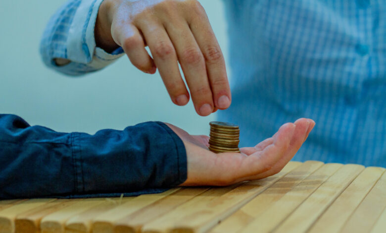 Como se ainda faltasse alguma regalia, esse é o grupo de brasileiros que consegue ter salário e aposentadoria somados ao longo do tempo; entenda quem é.