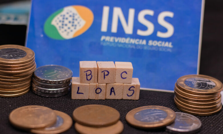 Quem precisa solicitar o BPC pode fazer isso diretamente pelo celular.