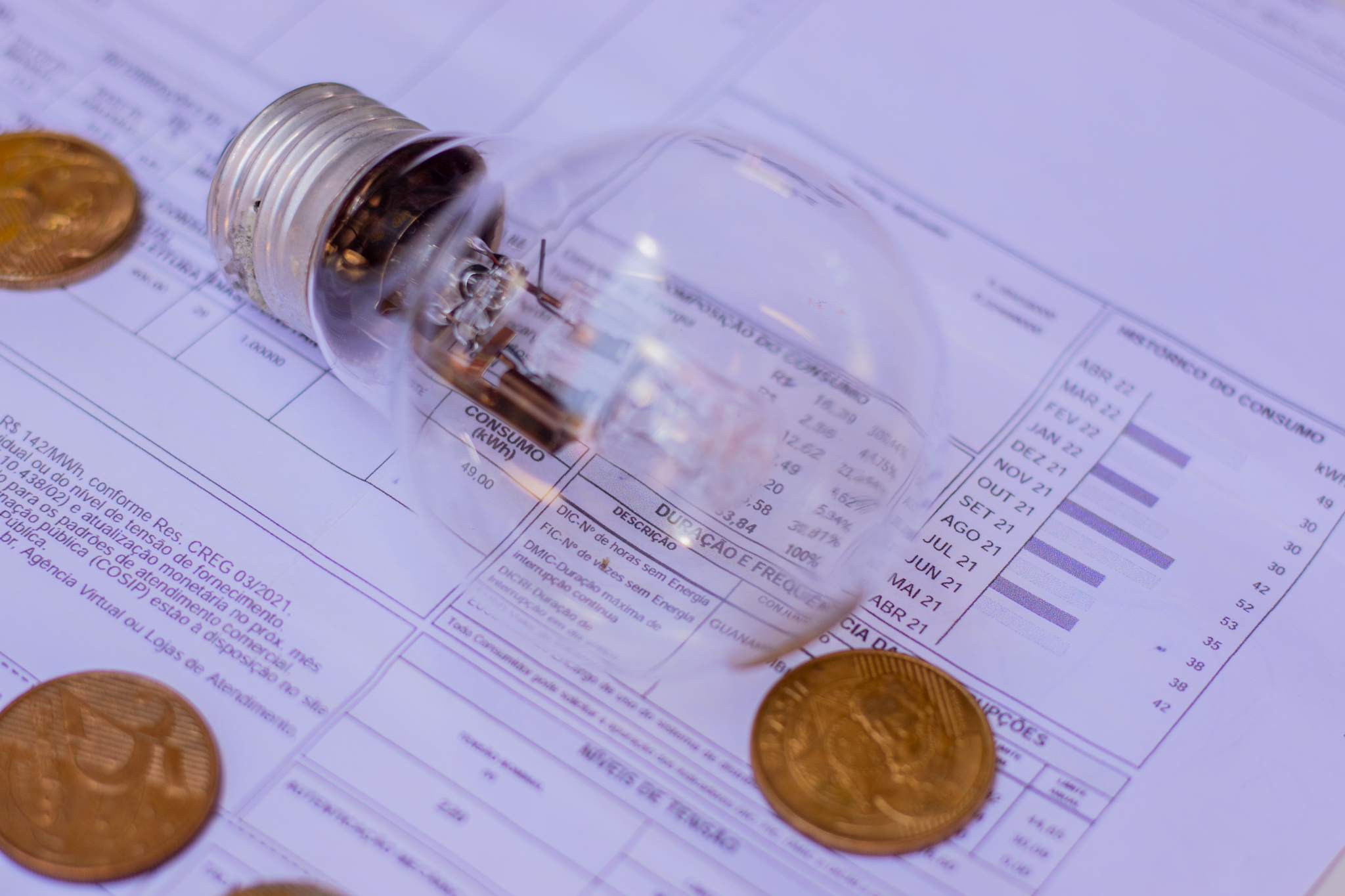 A conta de luz deve continuar mais cara por tempo indeterminado.