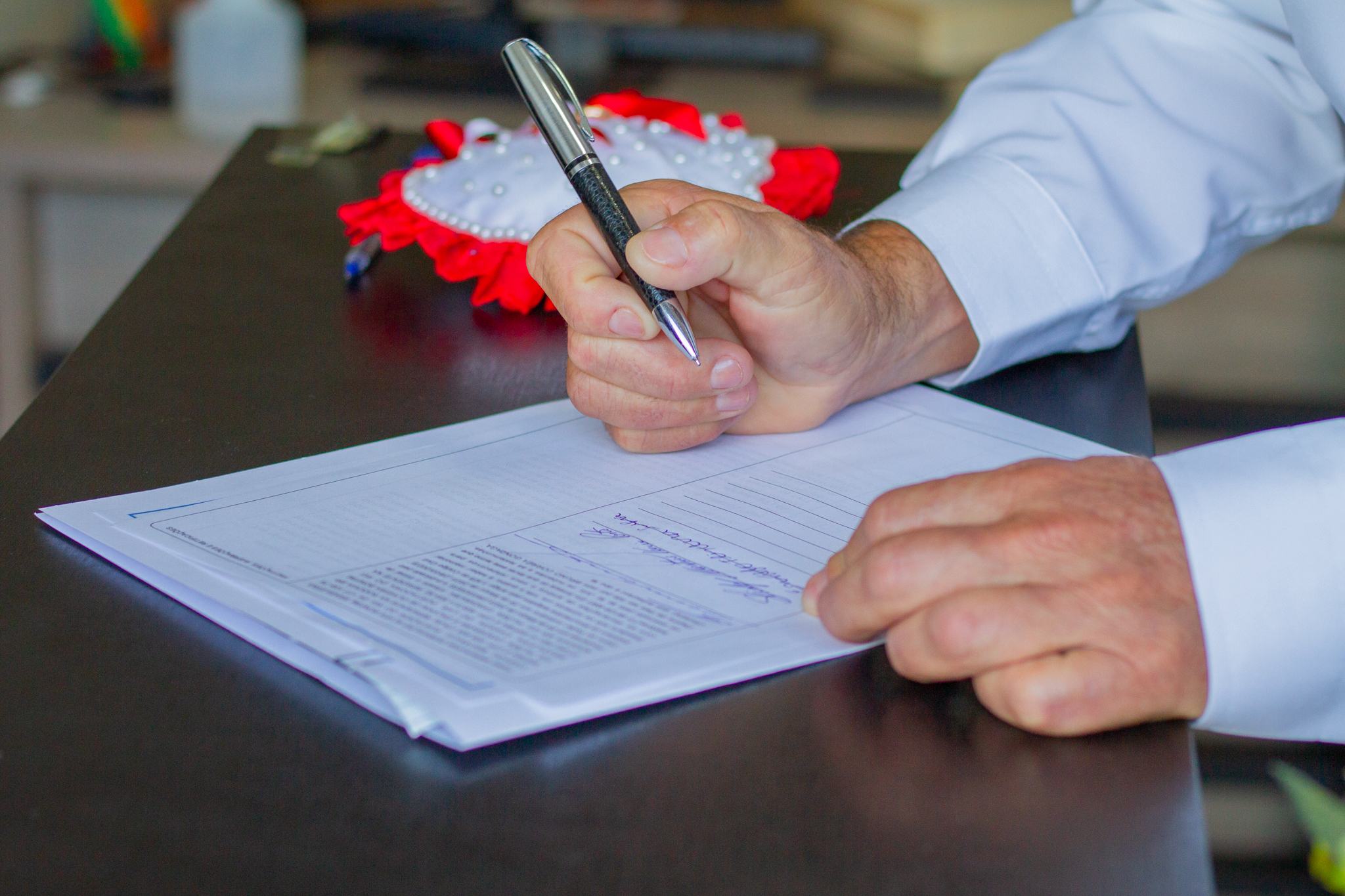 Você sabia que existe um contrato de namoro? Veja como ele funciona.