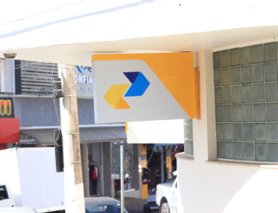 Milhares de atendimentos nos Correios são para aposentados que foram lesados no INSS; entenda o que está acontecendo e no que você deve ficar de olho.