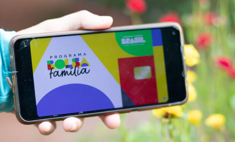 Será que mais de 100 mil famílias vão perder o Bolsa Família? Entenda o que essa notícia representa de risco real para o povo.