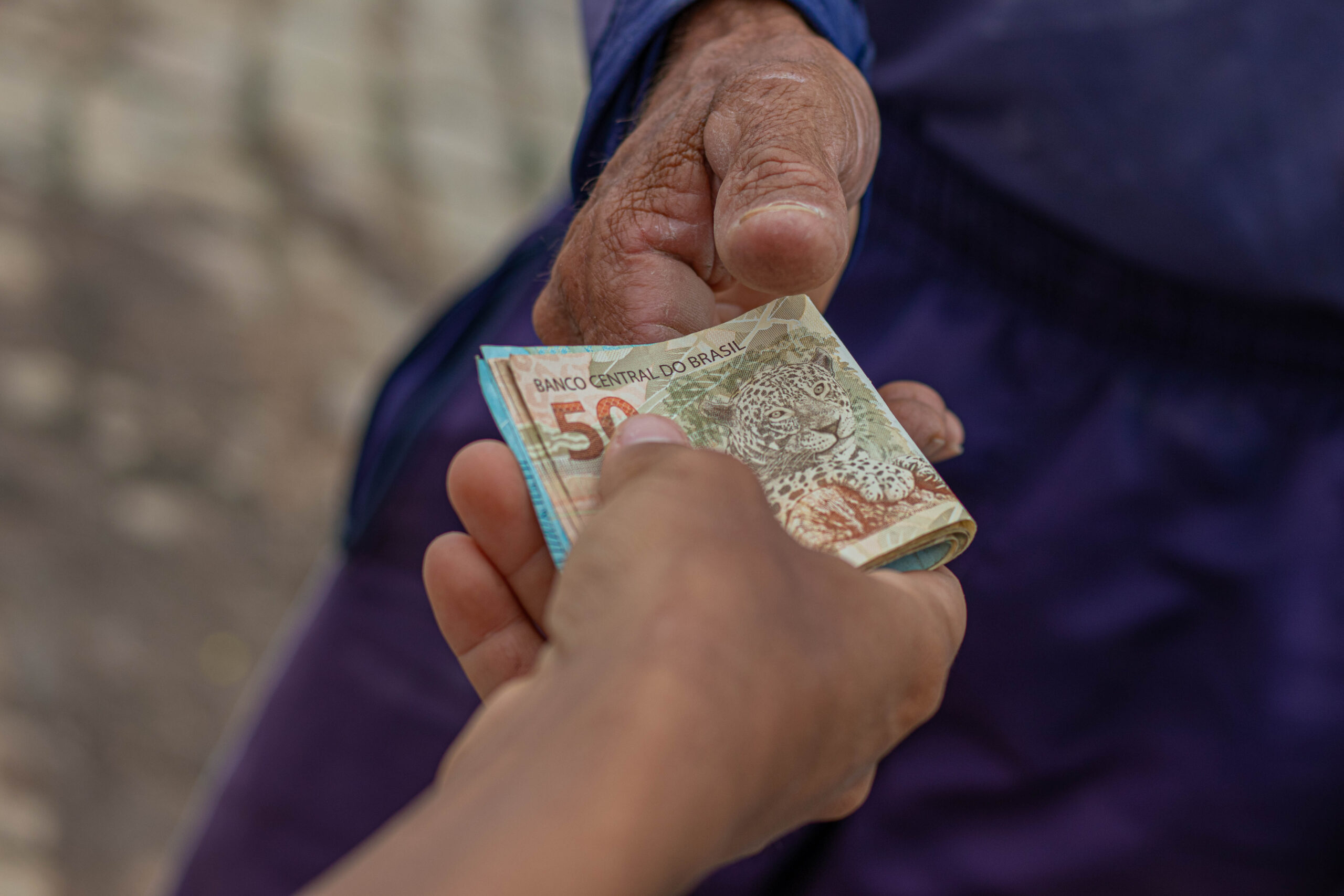 Um erro recente na aposentadoria fez com que uma idosa recebesse indenização; veja se você também pode ter sofrido esse problema recentemente.