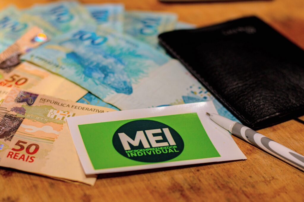Se você é ou pretende se tornar MEI, veja quais benefícios te ajudam a poupar.