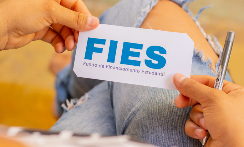 O Fies acaba sendo um dos programas com mais endividamento. Entenda.