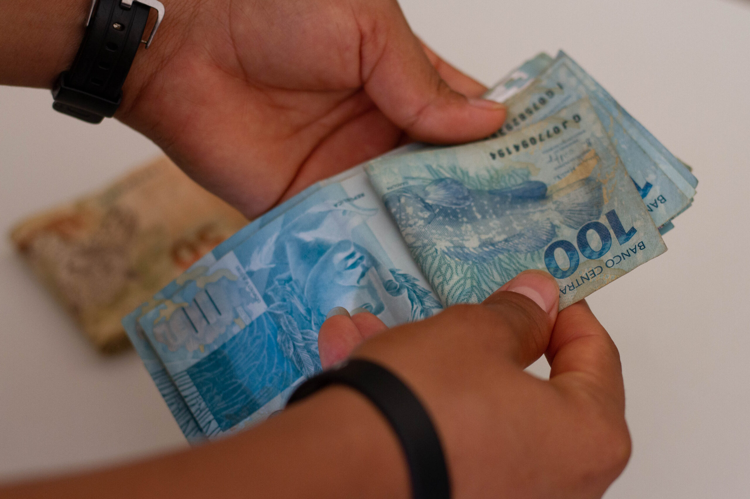 Uma nova possibilidade de pagar menos no empréstimo consignado que você já tem foi lançada e conta com apoio público; entenda.