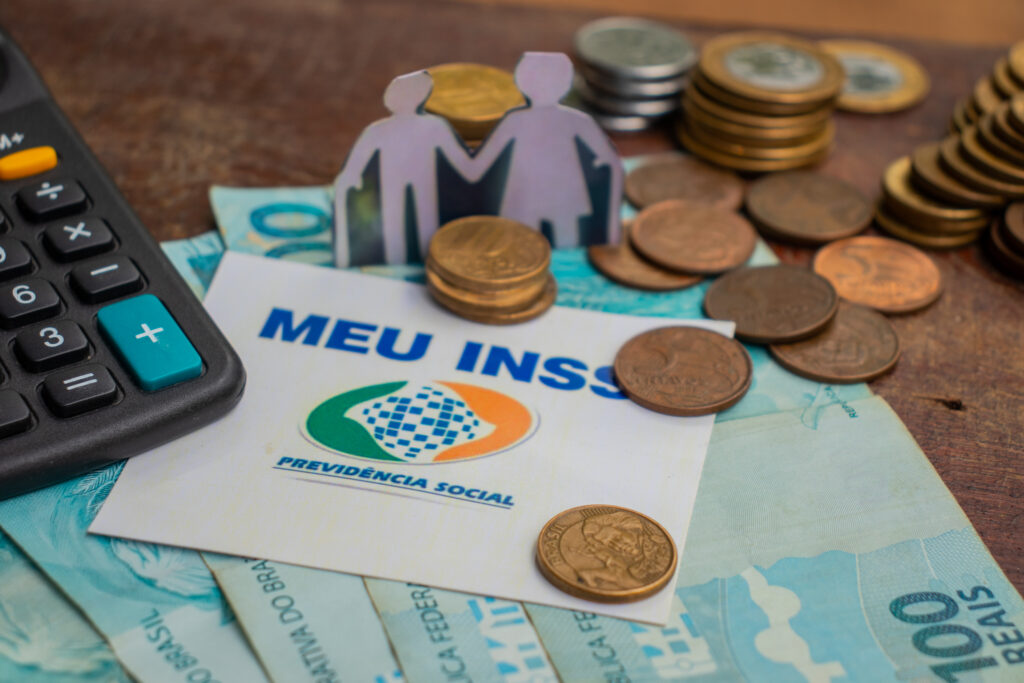 Cuidado para não cair no golpe do dinheiro indevido do INSS.