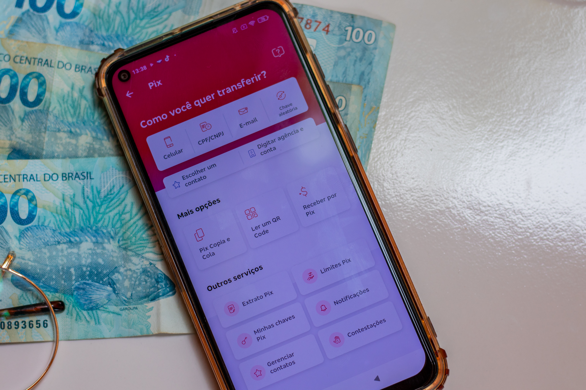 O novo golpe do Pix concede acesso remoto ao celular da vítima.
