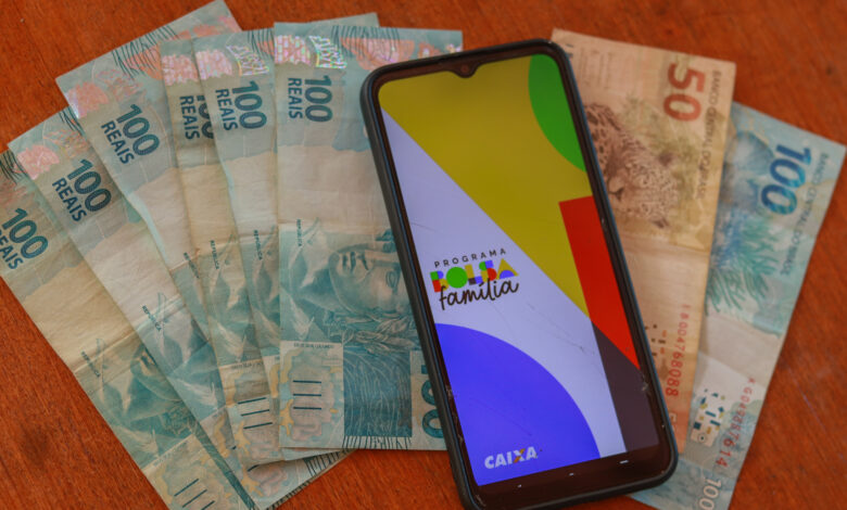 Se você vai receber o Bolsa Família este mês, veja como funcionam os extras.