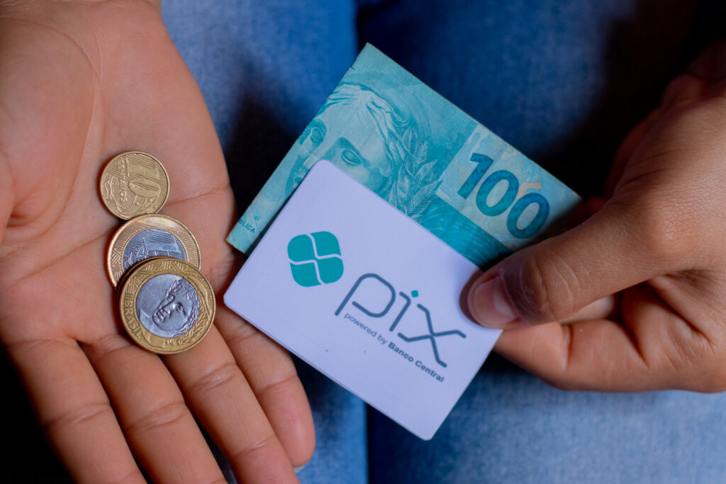 Vários bancos já começam a utilizar o Pix Automático nesta semana; descubra o que essa novidade traz de bom para os consumidores brasileiros.