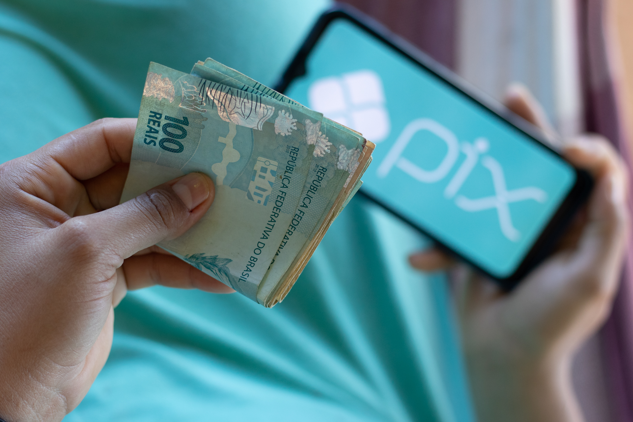 O Pix automático já começou e tem gerado uma polêmica que pode te colocar em apuros; entenda melhor como o novo golpe funciona nas finanças.