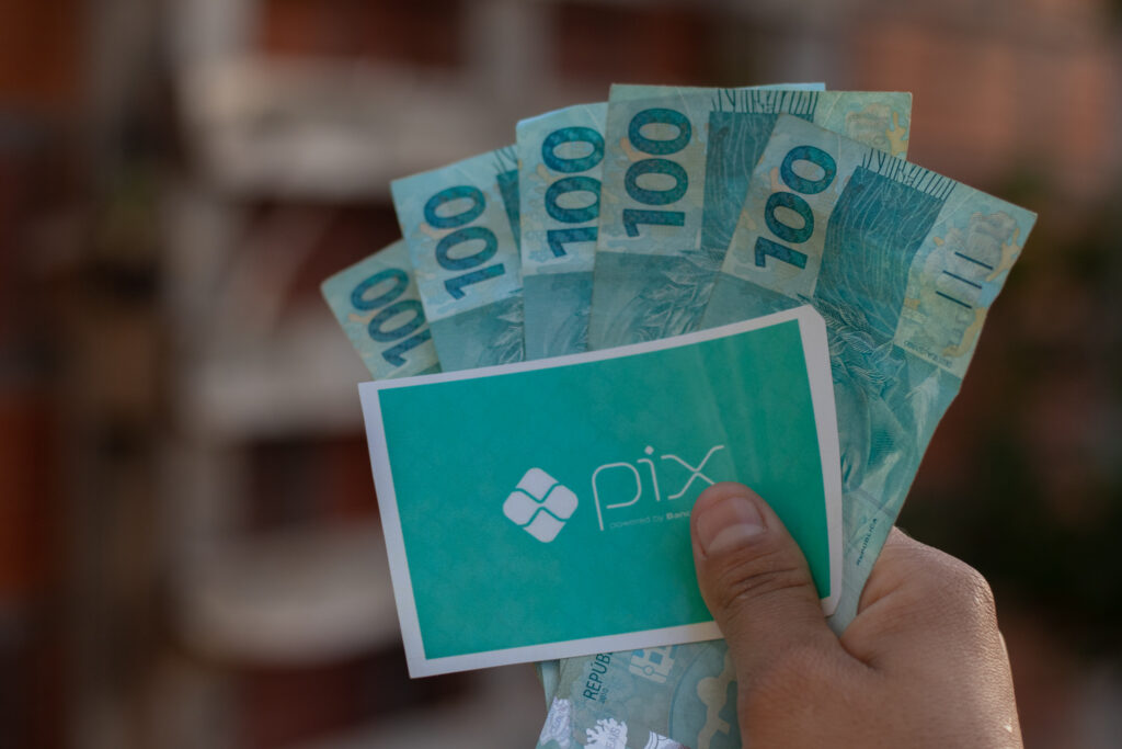 Se você não tem cartão de crédito, o Pix parcelado pode te dar uma mãozinha.