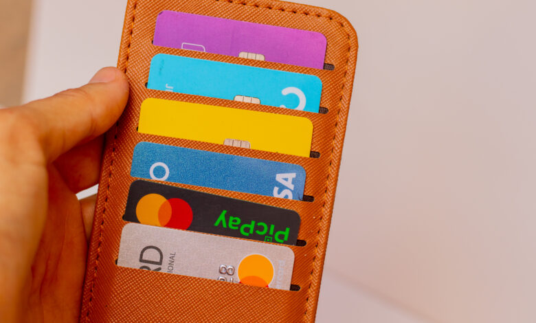 Você tem dívidas no cartão de crédito? Veja como fazer para sumir com elas.