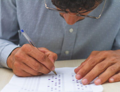 Pensando em prestar concursos? Veja como anda suas notas do Ensino Superior.