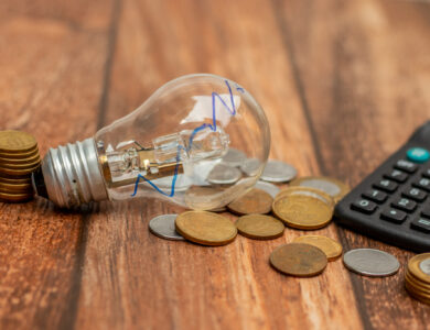 A conta de energia em julho vai chegar mais salgada para milhares de brasileiros.