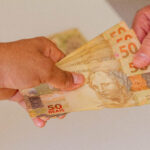 Se você perceber que foi fotografado na rua, cuidado com golpes.