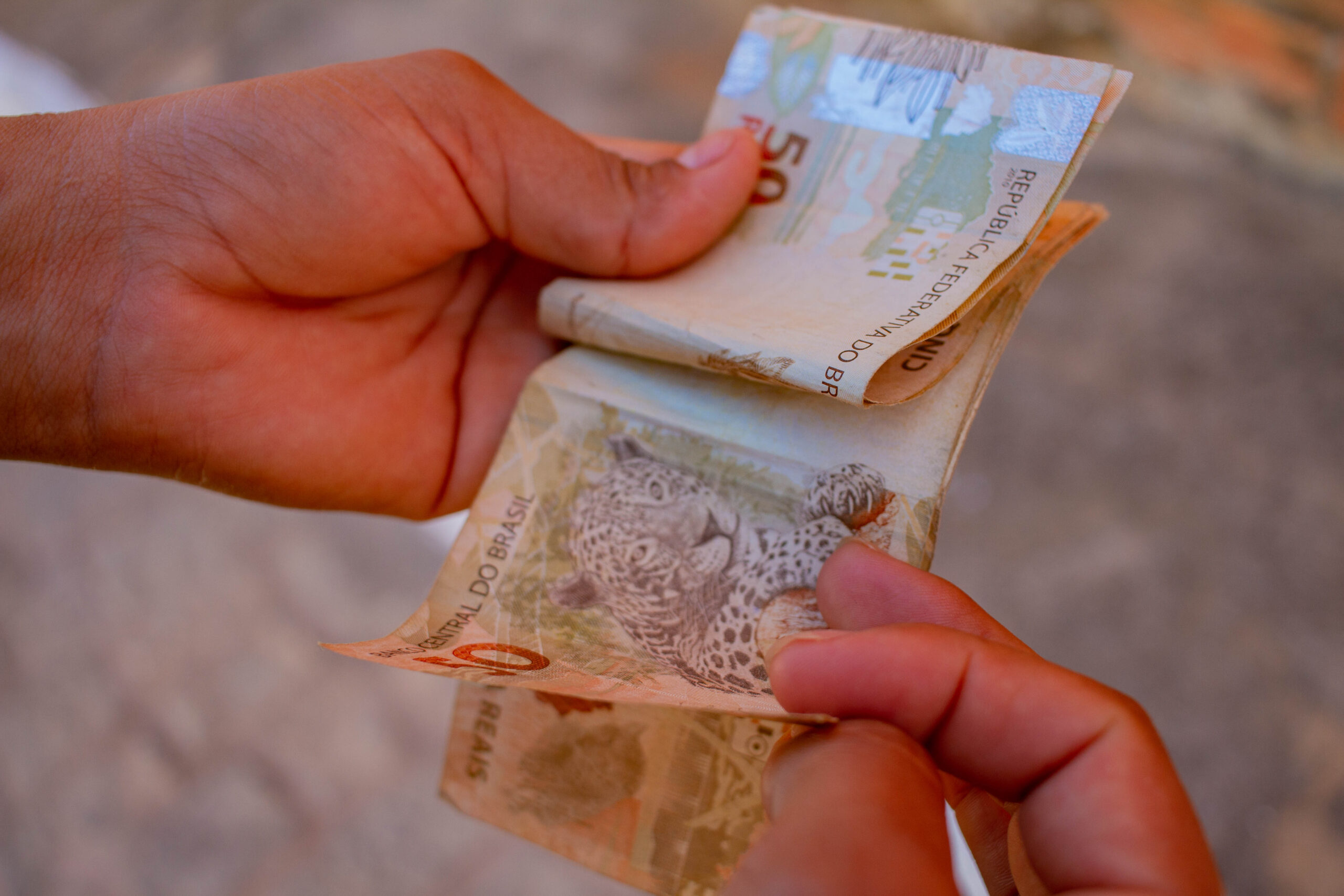 Se você recebeu uma oportunidade de renda extra, cuidado: pode ser golpe.